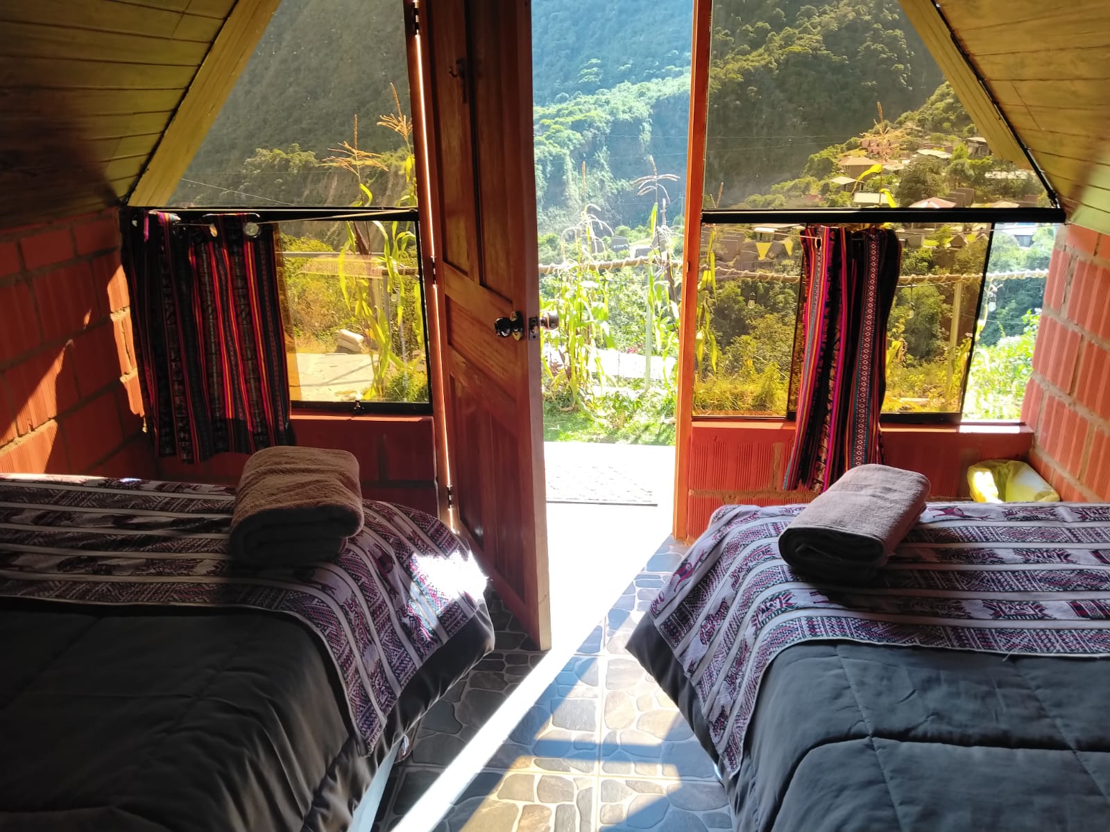 Double cabin with two beds (1/2)